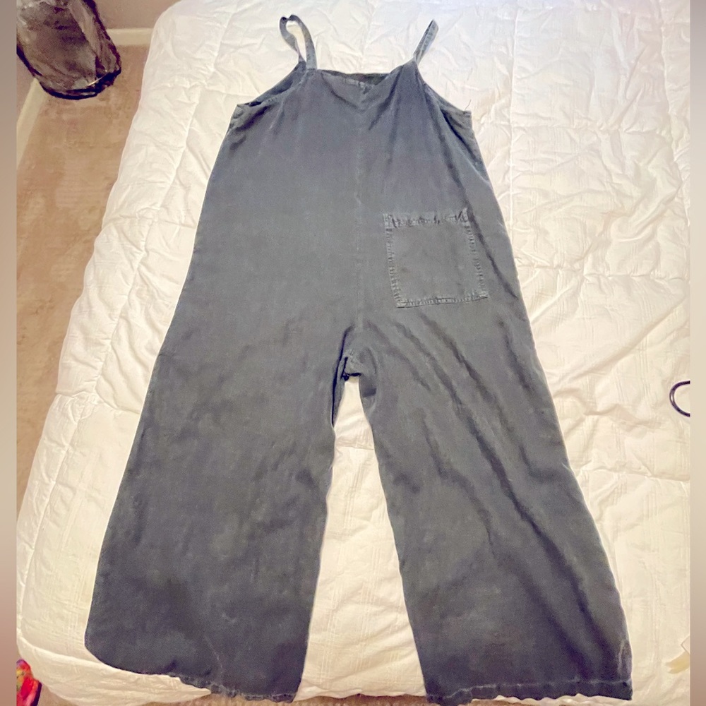 COPY - Black sleeveless jumpsuit